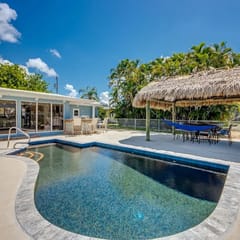 Casa Tiki - Pool, Hot Tub, Canal, Boat Dock, Tiki Hut, Bar, Game Room