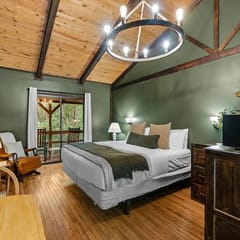 The Lost Compass - Suite #1 - Relaxing & Cozy Cabin Suite Near Downtown Helen, Unicoi State Park, Anna Ruby Falls, Tubing, Restaurants, Hot Tub, Fire Pit, & BBQ Grill