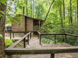 The Lost Compass - Suite #2 - Relaxing & Cozy Cabin Suite Near Downtown Helen, Unicoi State Park, Anna Ruby Falls, Tubing, Restaurants, Hot Tub, Fire Pit, & BBQ Grill