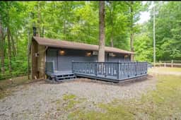 The Lost Compass - Suite #3 - Relaxing & Cozy Cabin Suite Near Downtown Helen, Unicoi State Park, Anna Ruby Falls, Tubing, Restaurants, Hot Tub, Fire Pit, & BBQ Grill