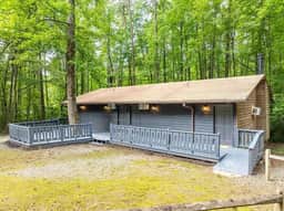 The Lost Compass - Suite #4 - Relaxing & Cozy Cabin Suite Near Downtown Helen, Unicoi State Park, Anna Ruby Falls, Tubing, Restaurants, Hot Tub, Fire Pit, & BBQ Grill