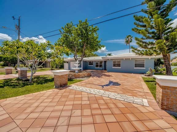Casa Tiki - Pool, Hot Tub, Canal, Boat Dock, Tiki Hut, Bar, Game Room