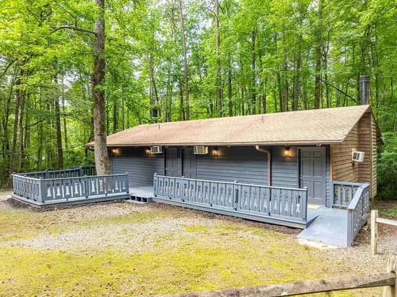 The Lost Compass - Suite #1 - Relaxing & Cozy Cabin Suite Near Downtown Helen, Unicoi State Park, Anna Ruby Falls, Tubing, Restaurants, Hot Tub, Fire Pit, & BBQ Grill