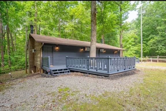The Lost Compass - Suite #3 - Relaxing & Cozy Cabin Suite Near Downtown Helen, Unicoi State Park, Anna Ruby Falls, Tubing, Restaurants, Hot Tub, Fire Pit, & BBQ Grill