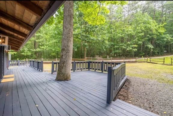 The Lost Compass - Suite #2 - Relaxing & Cozy Cabin Suite Near Downtown Helen, Unicoi State Park, Anna Ruby Falls, Tubing, Restaurants, Hot Tub, Fire Pit, & BBQ Grill