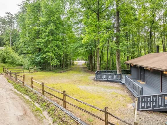 The Lost Compass - Suite #4 - Relaxing & Cozy Cabin Suite Near Downtown Helen, Unicoi State Park, Anna Ruby Falls, Tubing, Restaurants, Hot Tub, Fire Pit, & BBQ Grill