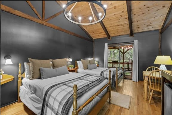 The Lost Compass - Suite #2 - Relaxing & Cozy Cabin Suite Near Downtown Helen, Unicoi State Park, Anna Ruby Falls, Tubing, Restaurants, Hot Tub, Fire Pit, & BBQ Grill